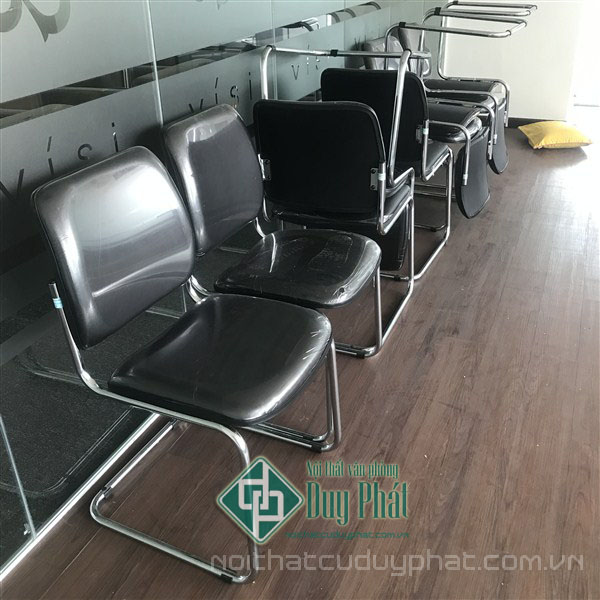 Ghế chân quỳ lưng da vừa hiện đại và tiện dụng được ưa chuộng sử dụng trong nhiều không gian công sở và với dịch vụ nội thất văn phòng Gia Lâm