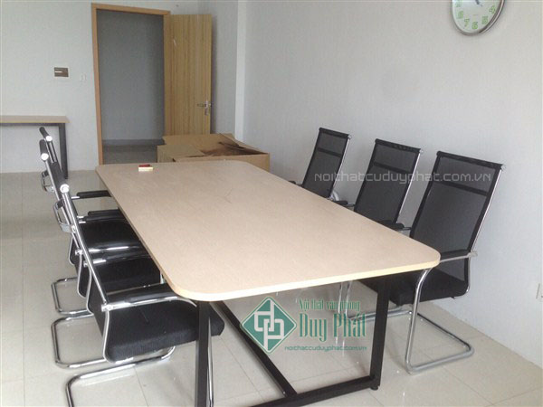 Mẫu bàn ghế văn phòng thanh lý Long Biên tại Duy Phát